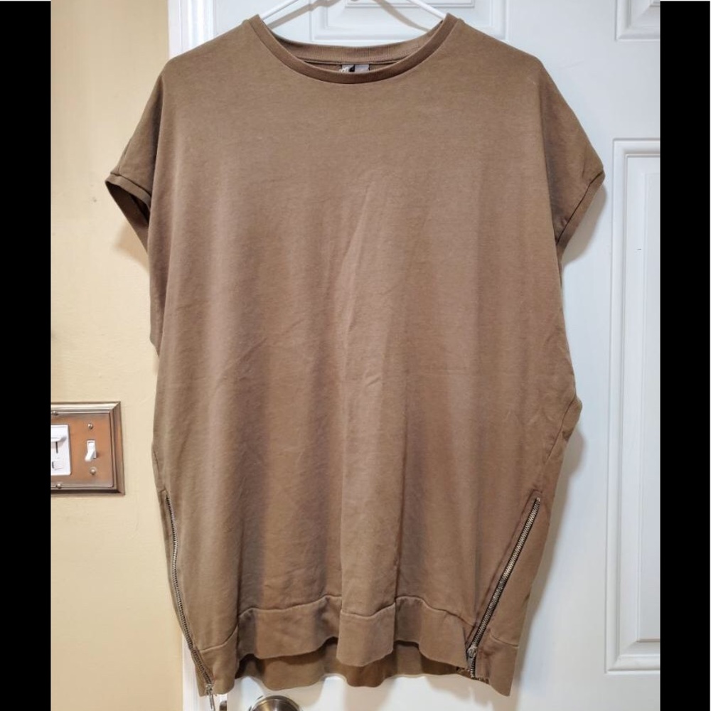 Oversized brown shirt